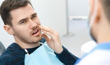 12 روش برای درمان دندان درد در شب